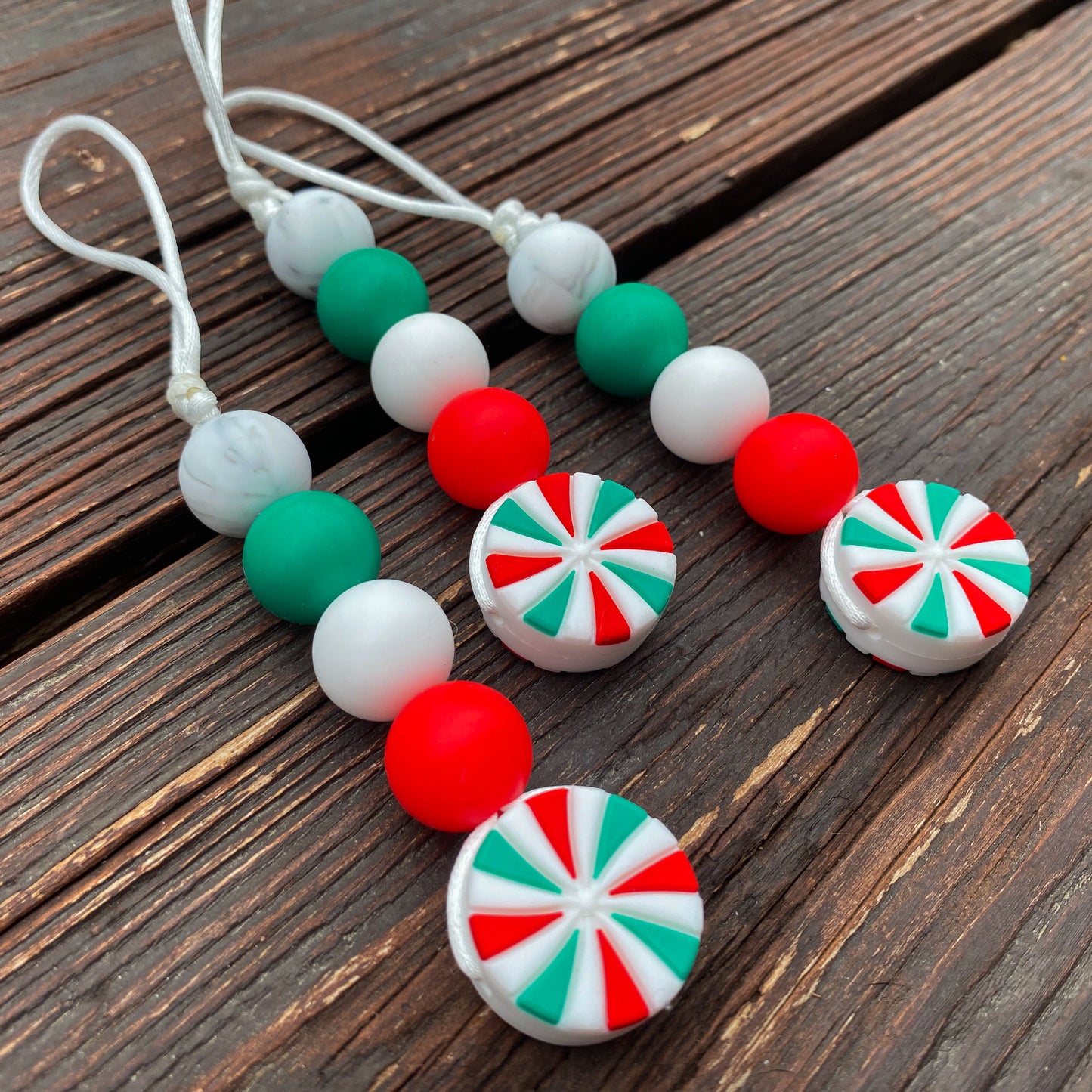 Peppermint Zipper Pull